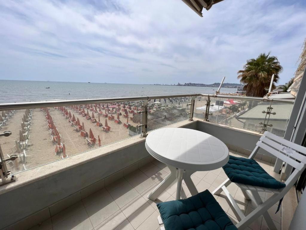 Sea View-Apartment On The Beach - Durrs2 Durres Ngoại thất bức ảnh